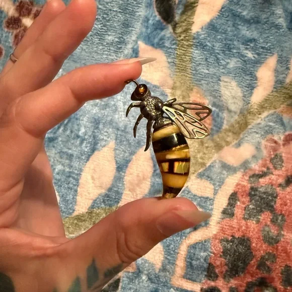 Sterling Bee or Wasp Pendant with Baltic Amber - Picture 4 of 4